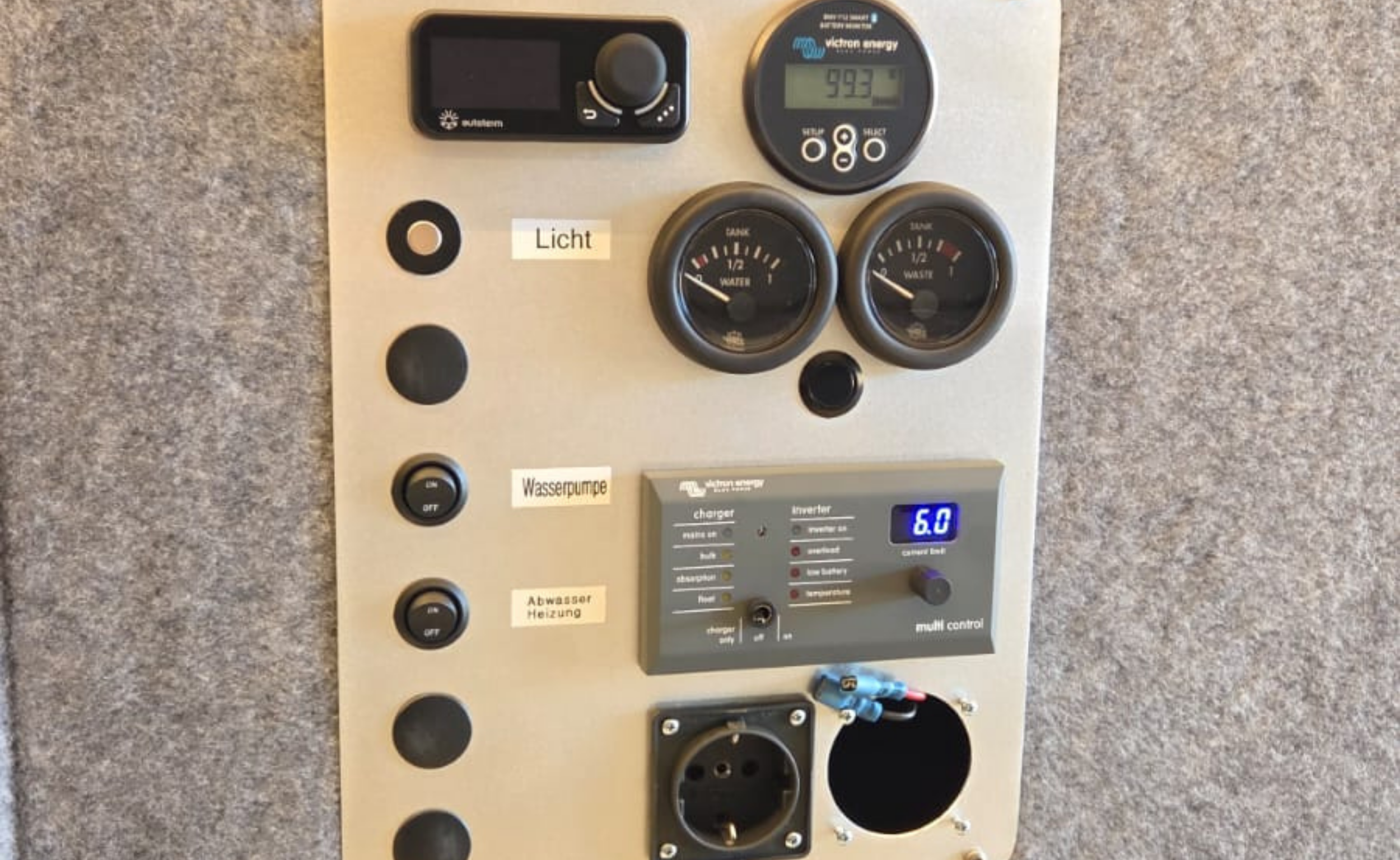 Schalttafel VW Crafter Camper Autoterm Victron Tankanzeige Wasserpumpe ElmaVans