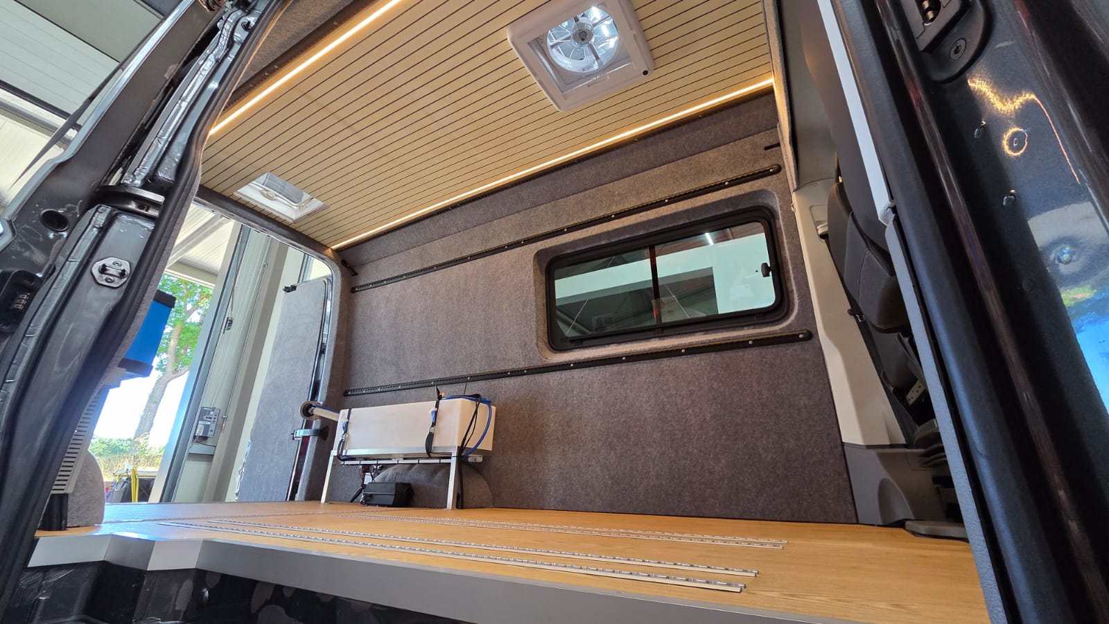 VW Crafter Innenverkleidung Filz Schiebefenster Camper Ausbau